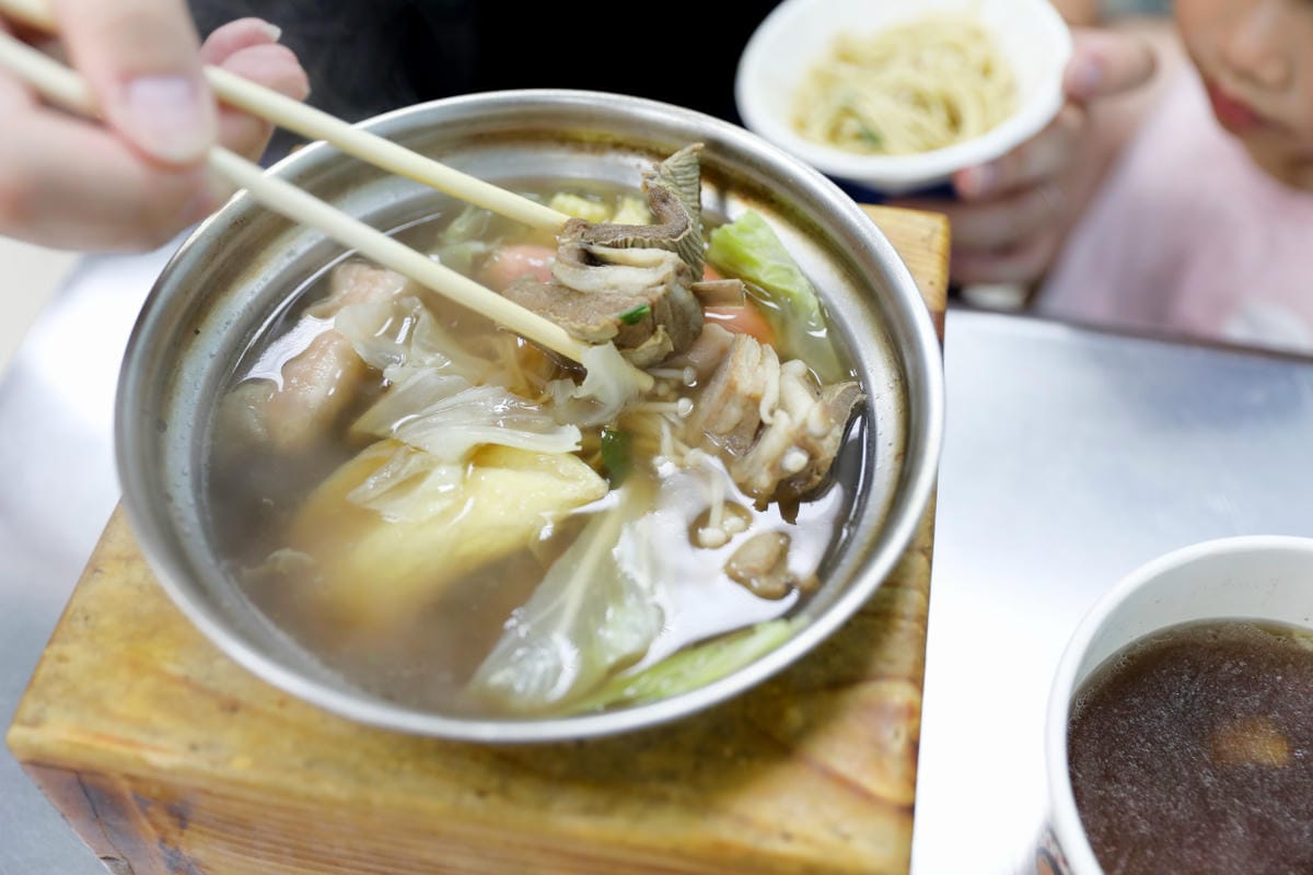 桃園八德桃鶯生炒羊肉 羊肉炒麵.當歸羊肉湯,還有個人獨享羊肉爐! - 第2張圖 桃園八德桃鶯生炒羊肉 羊肉炒麵.當歸羊肉湯,還有個人獨享羊肉爐!
