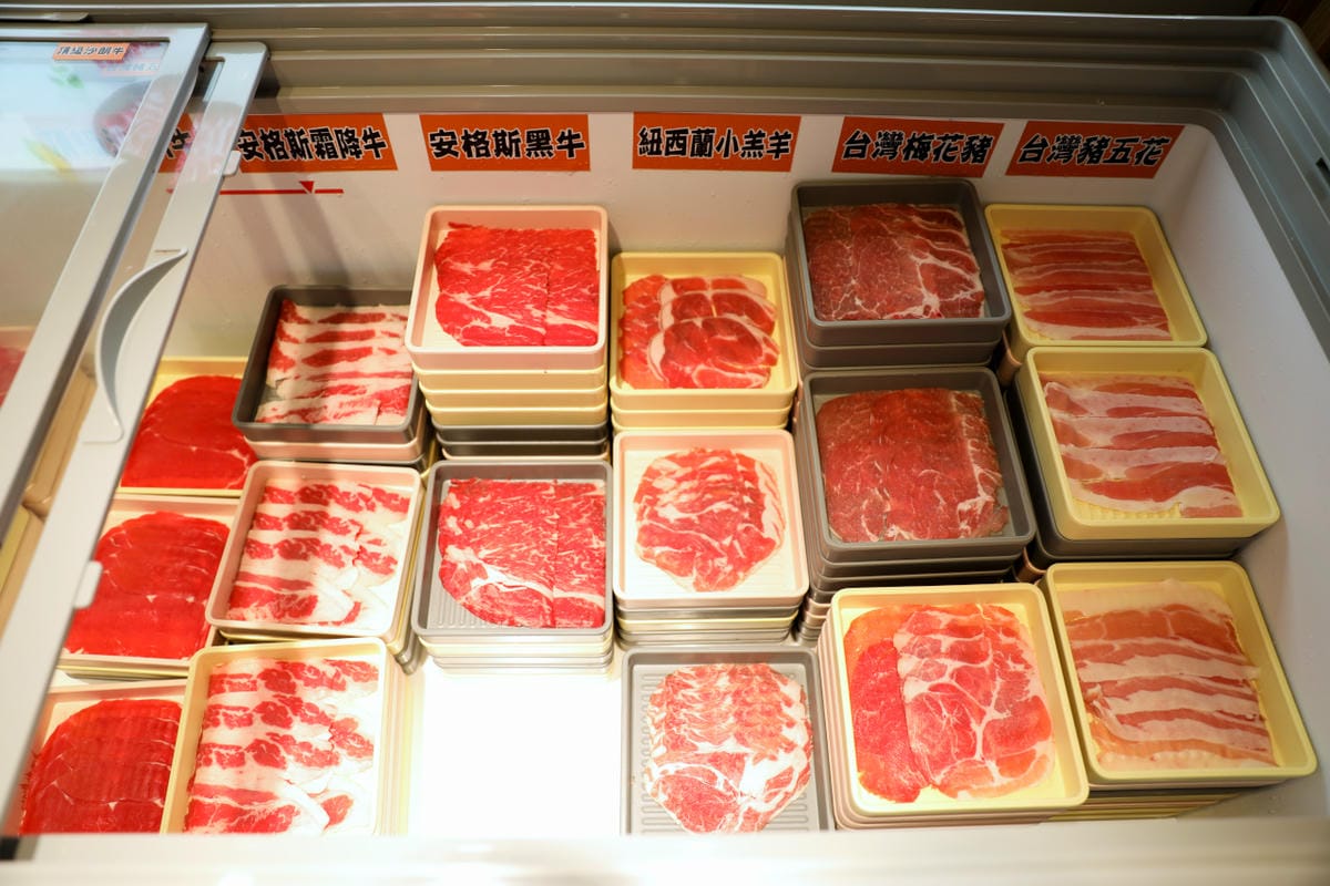 桃園火鍋吃到飽推薦!(近大有梯田生態公園) 呀屋 火鍋 .烤串 八種原肉肉片.串燒現點現烤.啤酒無限暢飲 - 第15張圖 桃園火鍋吃到飽推薦!(近大有梯田生態公園) 呀屋 火鍋 .烤串 八種原肉肉片.串燒現點現烤.啤酒無限暢飲