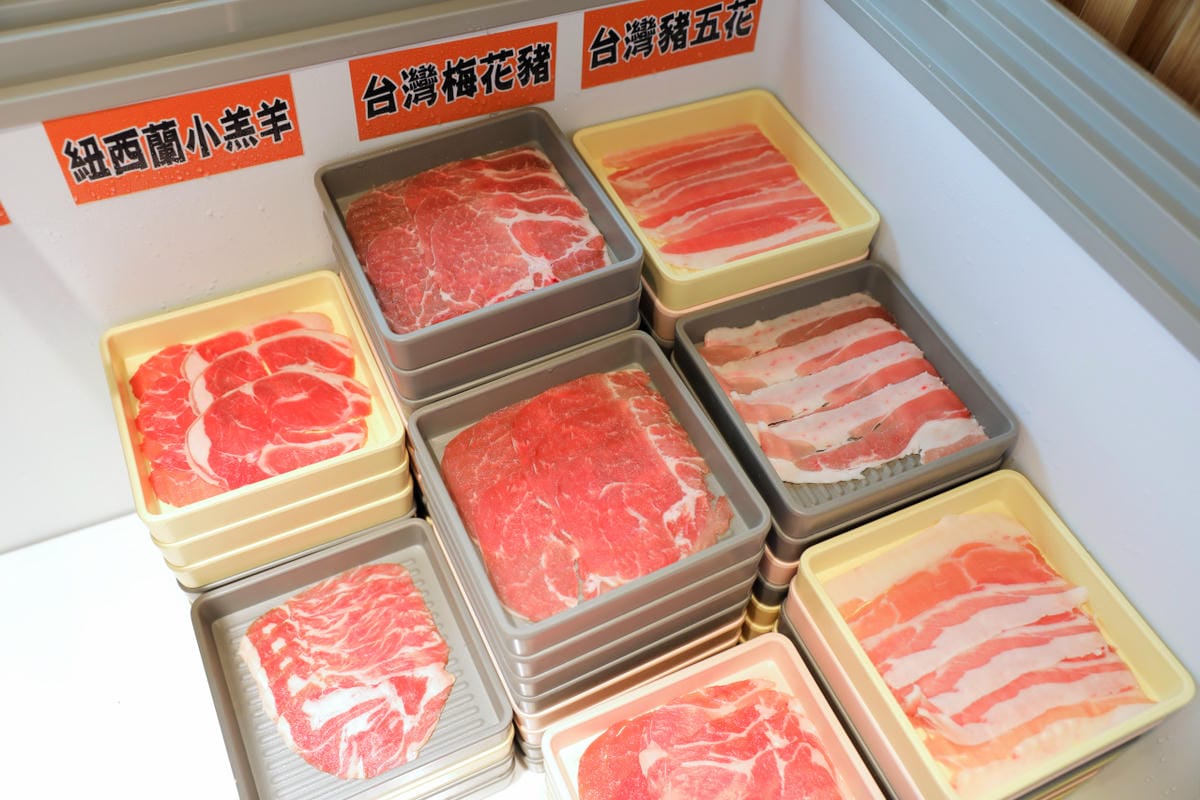 桃園火鍋吃到飽推薦!(近大有梯田生態公園) 呀屋 火鍋 .烤串 八種原肉肉片.串燒現點現烤.啤酒無限暢飲 - 第16張圖 桃園火鍋吃到飽推薦!(近大有梯田生態公園) 呀屋 火鍋 .烤串 八種原肉肉片.串燒現點現烤.啤酒無限暢飲