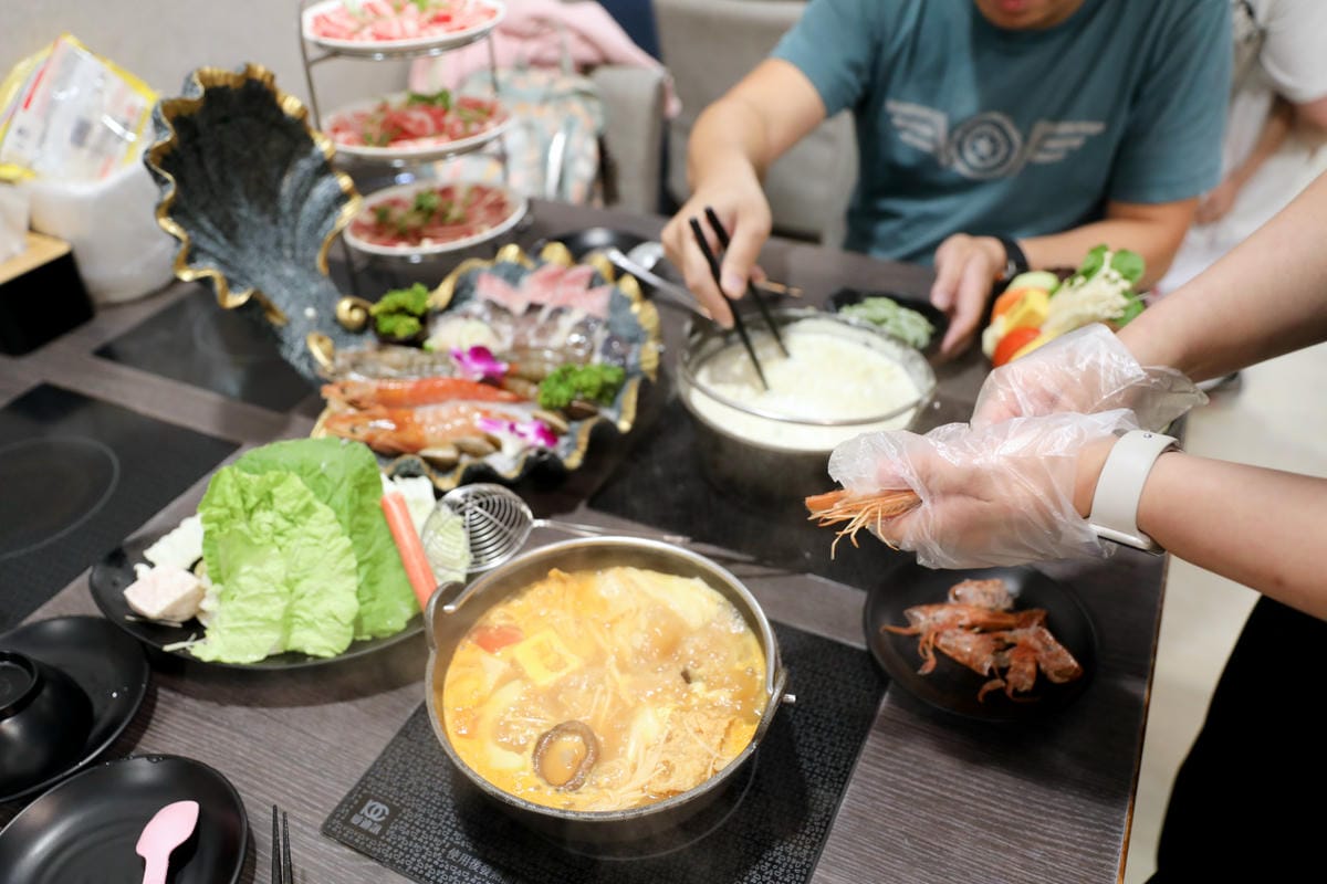 林口火鍋推薦! 熟度精緻鍋物 超厲害現刨起司牛奶湯頭 林口美食聚餐推薦!