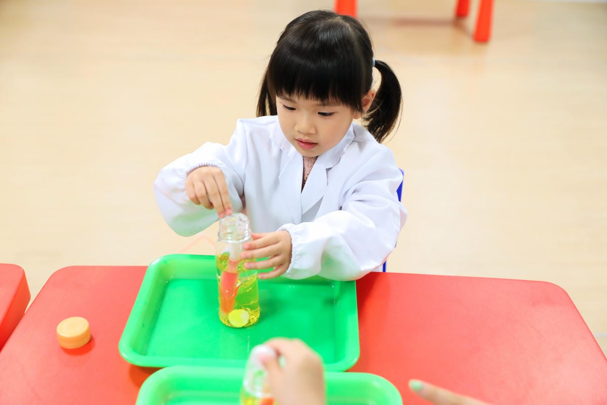 台北幼兒steam啟蒙活動 幼兒科學實驗 板橋共玩谷親子玩習所 親子共學課程推薦!