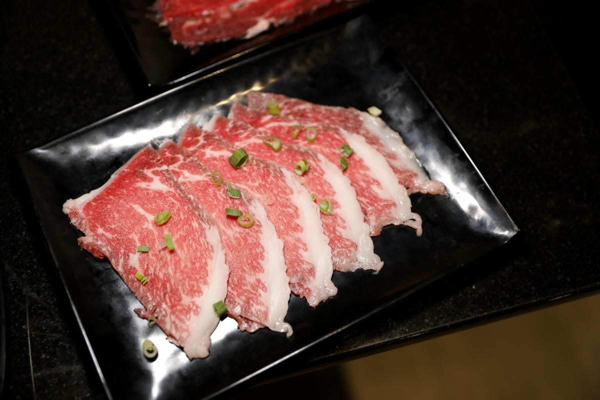 新開幕中壢吃到飽燒肉推薦! 胖肚肚燒肉吃到飽(中壢店) 專人桌邊代烤服務太優秀啦~