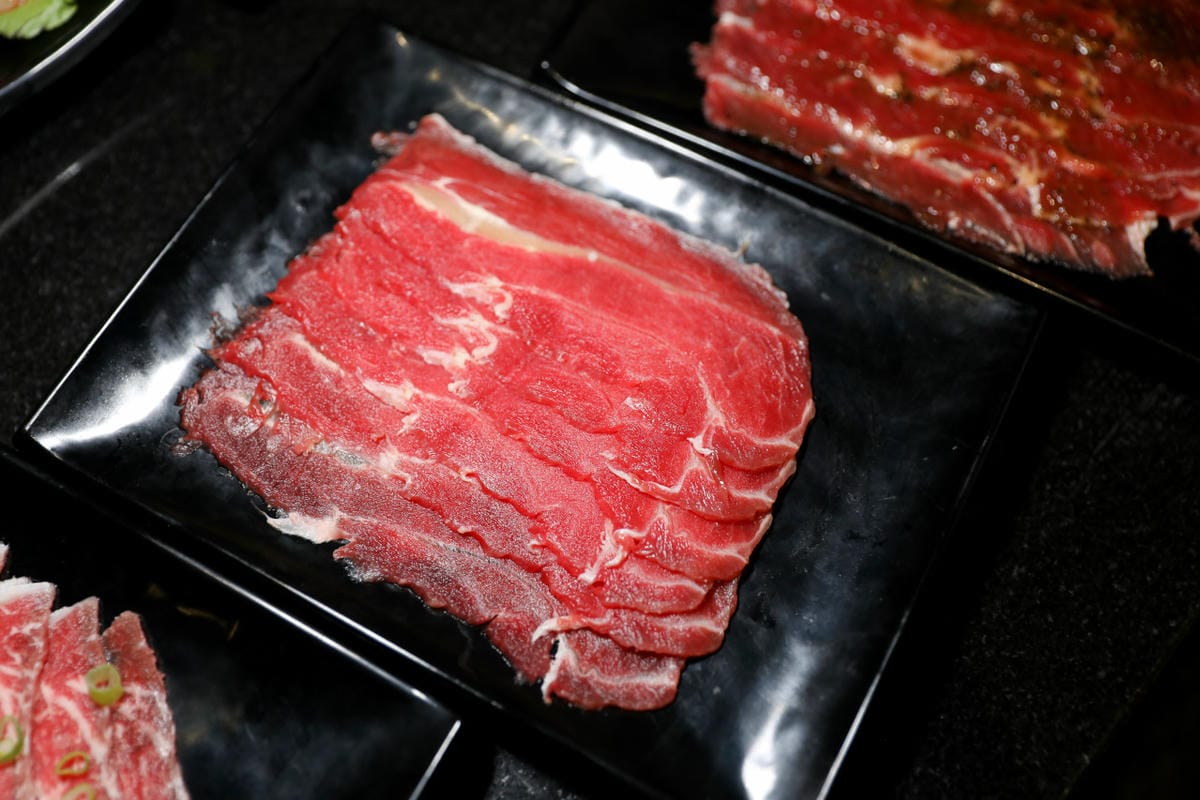 新開幕中壢吃到飽燒肉推薦! 胖肚肚燒肉吃到飽(中壢店) 專人桌邊代烤服務太優秀啦~