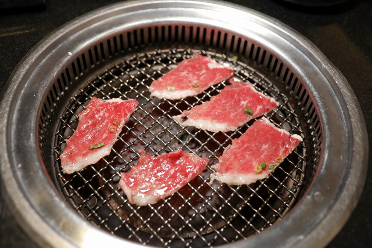 新開幕中壢吃到飽燒肉推薦! 胖肚肚燒肉吃到飽(中壢店) 專人桌邊代烤服務太優秀啦~
