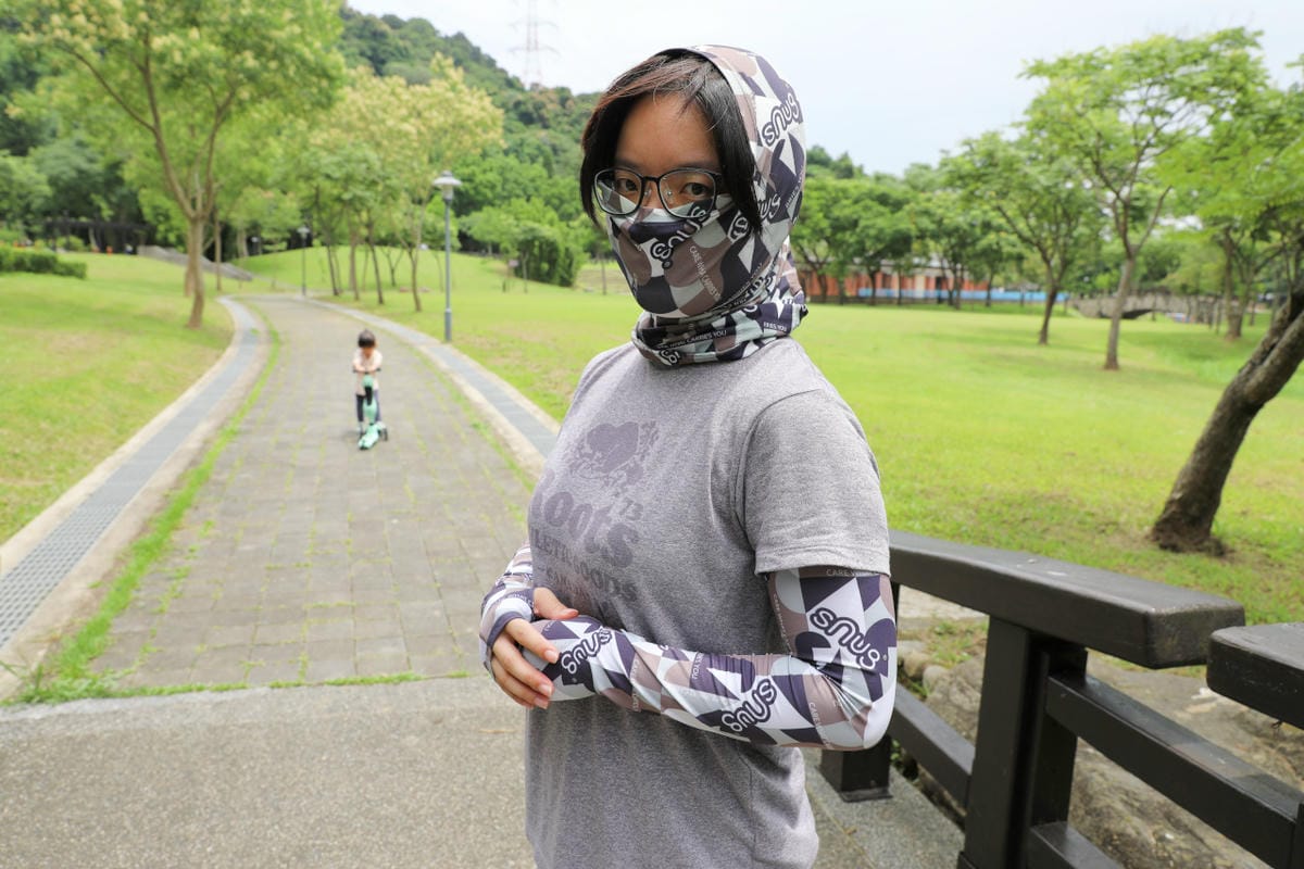 MIT機能防曬涼感衣推薦! sNug鈦石科技纖維 台灣百岳防曬涼感T恤.鈦冰涼抗UV袖套.鈦冰涼抗UV頭套 - 第17張圖 MIT機能防曬涼感衣推薦! sNug鈦石科技纖維 台灣百岳防曬涼感T恤.鈦冰涼抗UV袖套.鈦冰涼抗UV頭套