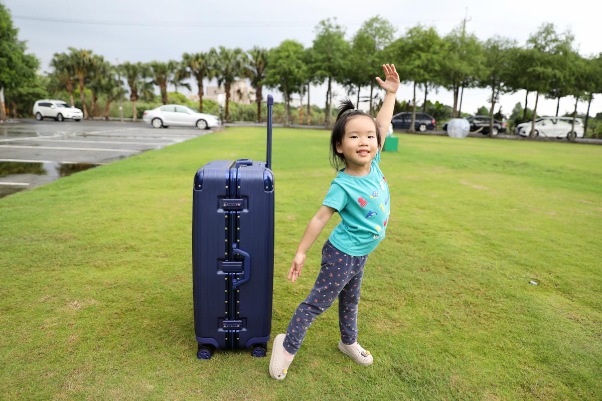 With Me 行李箱 出國旅行唯一推薦! 29吋 經典鋁框款-氣質藍 客製化鐫刻訂製服務 生日禮物.紀念日禮物推薦!