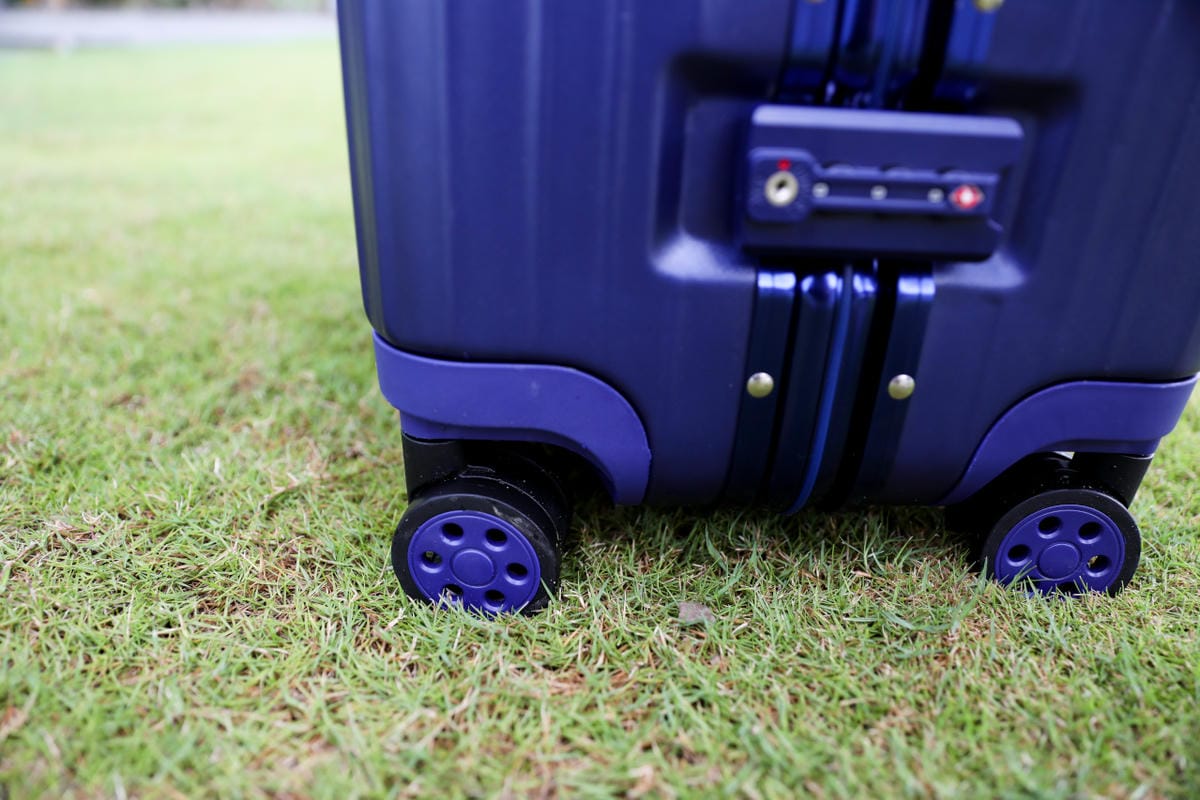 With Me 行李箱 出國旅行唯一推薦! 29吋 經典鋁框款-氣質藍 客製化鐫刻訂製服務 生日禮物.紀念日禮物推薦!