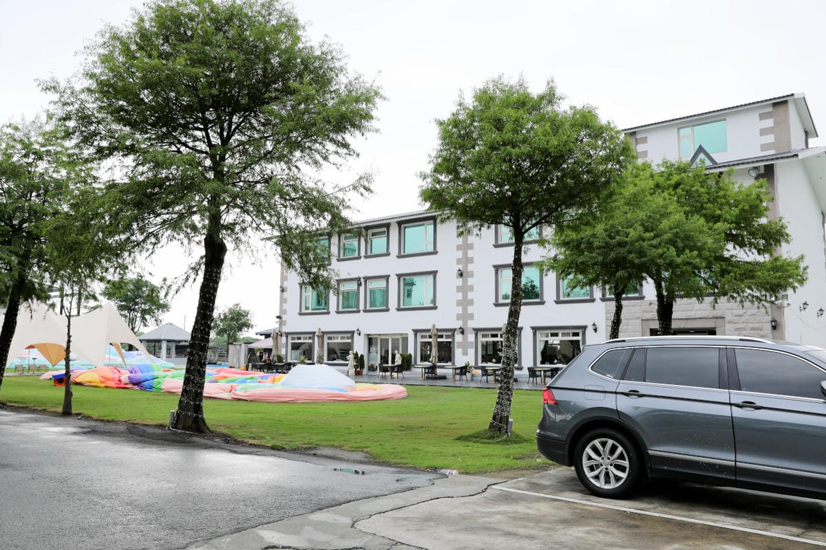 宜蘭礁溪親子渡假住宿推薦! White House 白宮渡假勝地 超大親子房,還有室內球池遊戲區.電動車出借.戶外大草地.泳池/兒童池