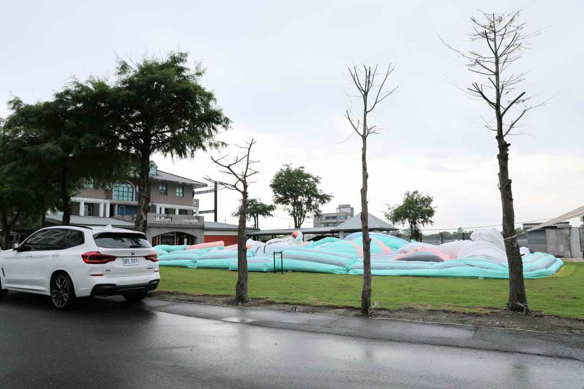 宜蘭礁溪親子渡假住宿推薦! White House 白宮渡假勝地 超大親子房,還有室內球池遊戲區.電動車出借.戶外大草地.泳池/兒童池