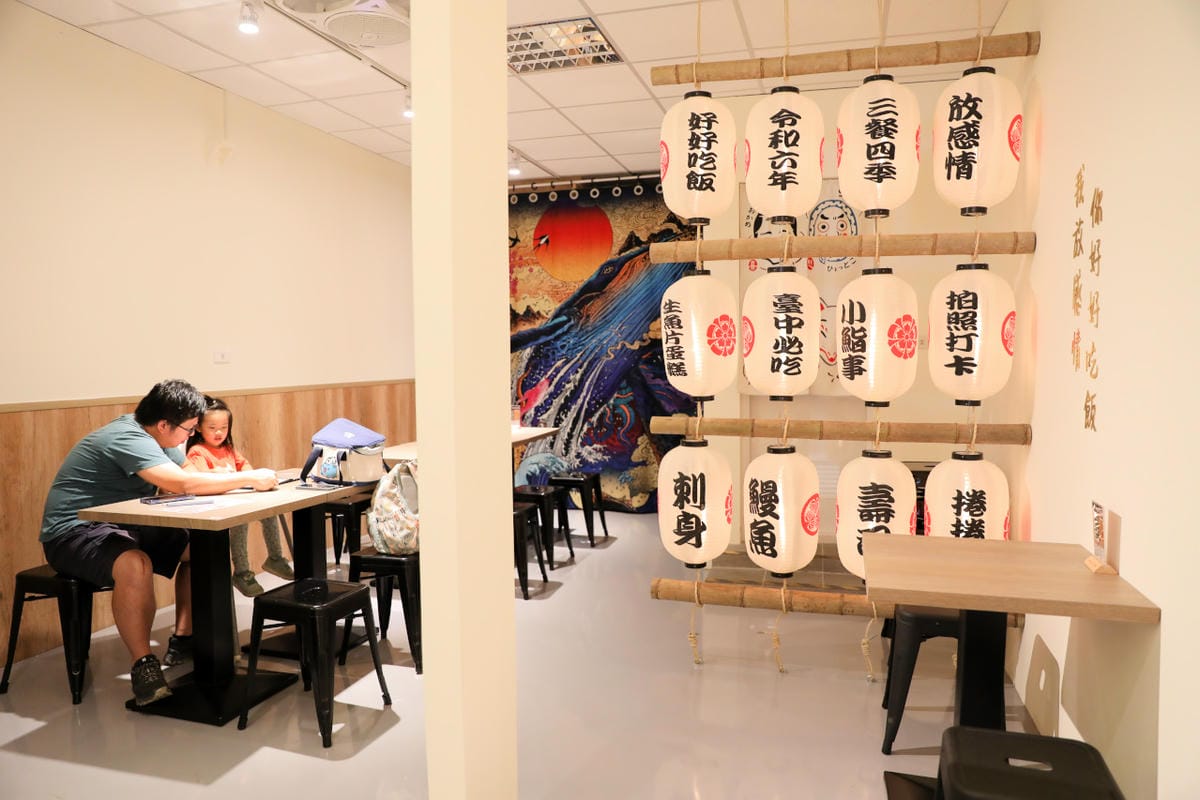 台中日式料理推薦! 小鮨事日式料理店 超浮誇生魚片蛋糕,壽星慶生首選!