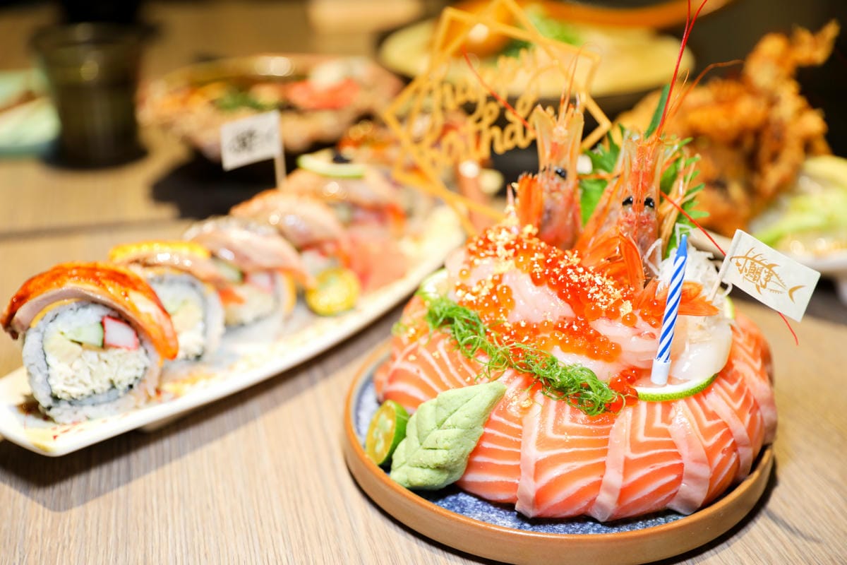台中日式料理推薦! 小鮨事日式料理店 超浮誇生魚片蛋糕,壽星慶生首選!