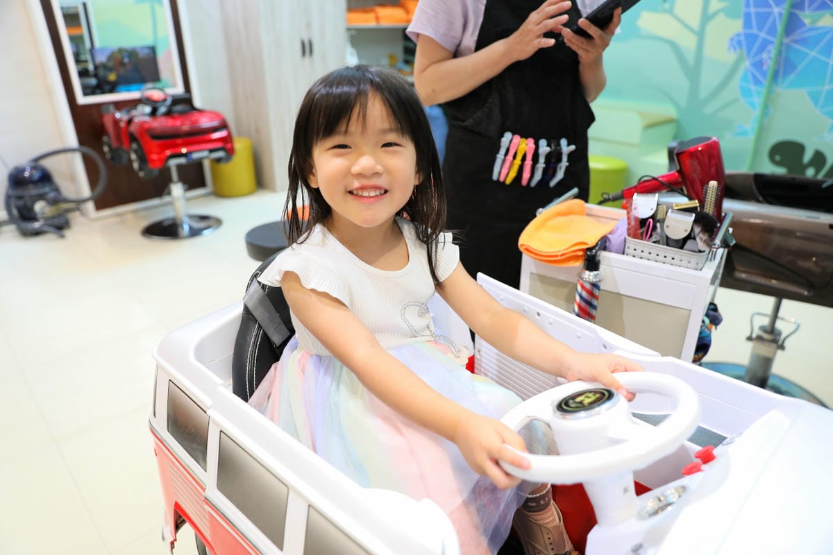台北天母兒童剪髮推薦! 丹尼索KIDS HAIR 0-12歲專業兒童剪燙髮（SOGO天母店）兒童編髮