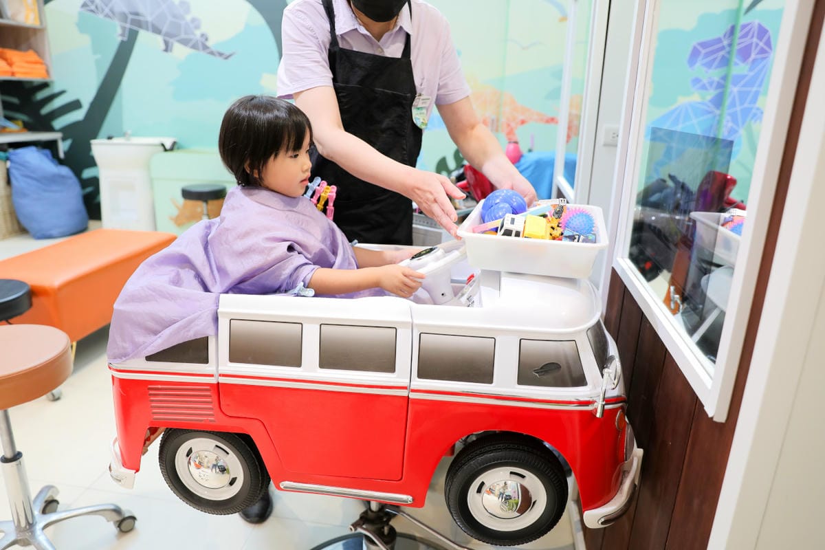 台北天母兒童剪髮推薦! 丹尼索KIDS HAIR 0-12歲專業兒童剪燙髮（SOGO天母店）兒童編髮