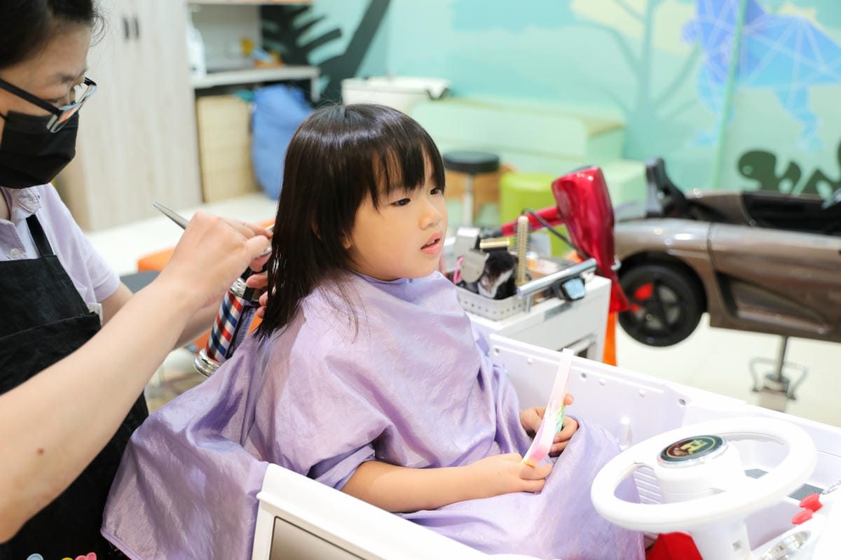 台北天母兒童剪髮推薦! 丹尼索KIDS HAIR 0-12歲專業兒童剪燙髮（SOGO天母店）兒童編髮