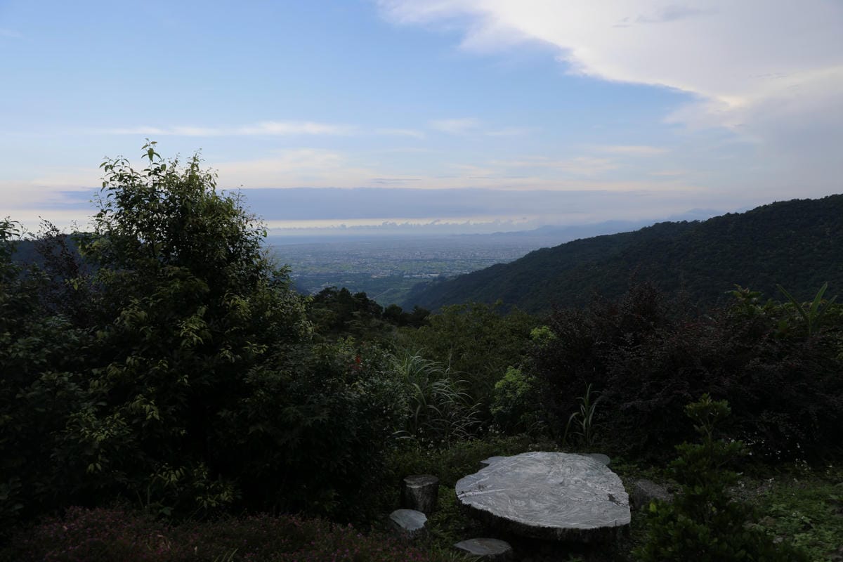 宜蘭百萬夜景露營地推薦! 鷗漫景觀農場 礁溪露營車.景觀山屋.懶人免搭帳豪華露營