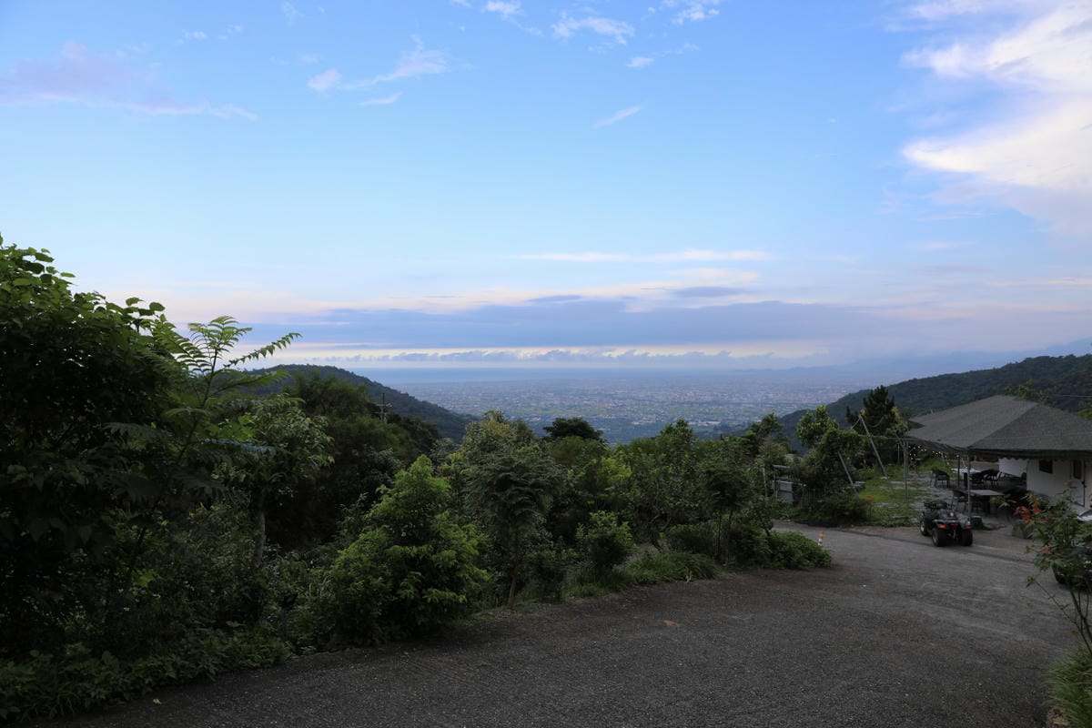 宜蘭百萬夜景露營地推薦! 鷗漫景觀農場 礁溪露營車.景觀山屋.懶人免搭帳豪華露營