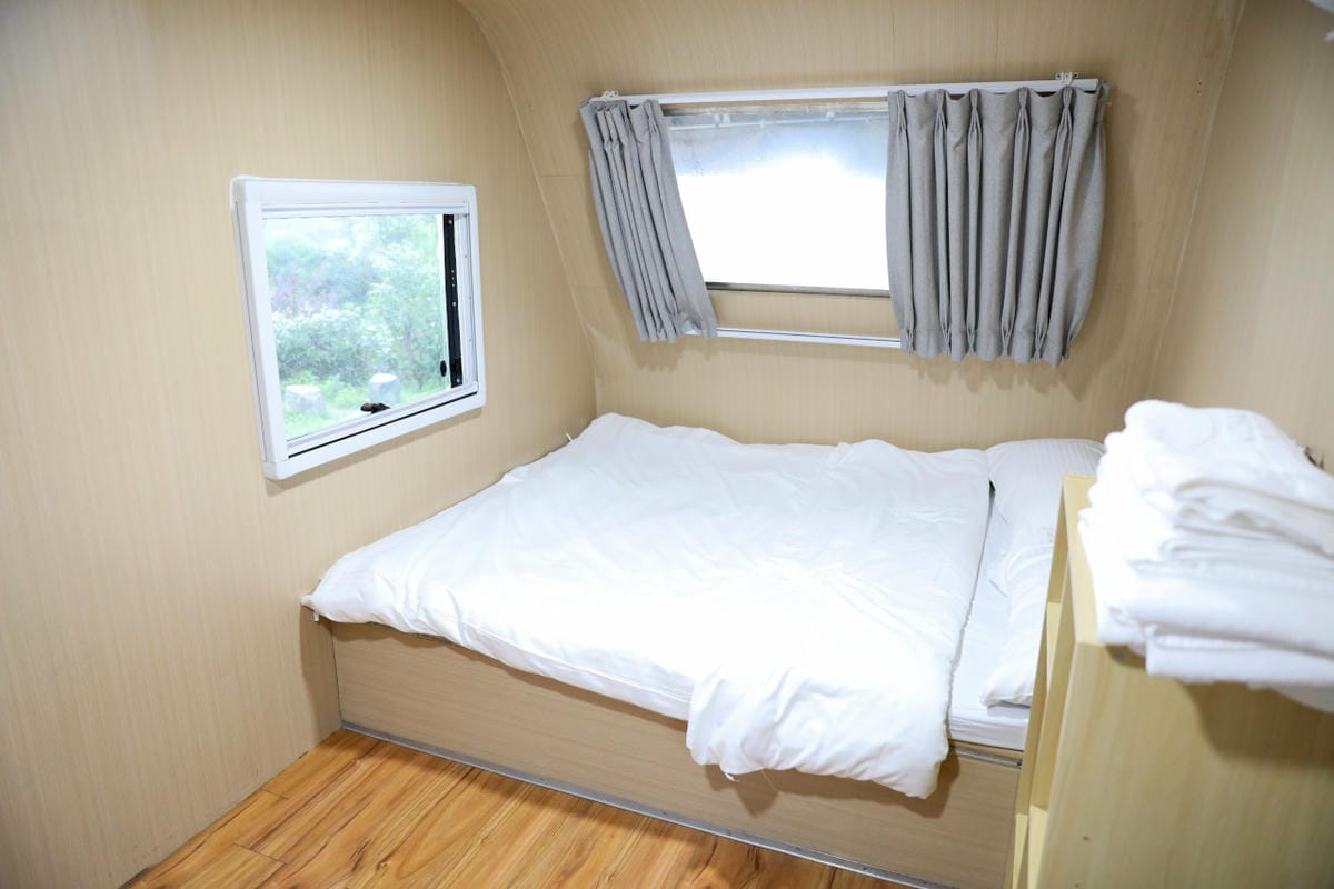 宜蘭百萬夜景露營地推薦! 鷗漫景觀農場 礁溪露營車.景觀山屋.懶人免搭帳豪華露營