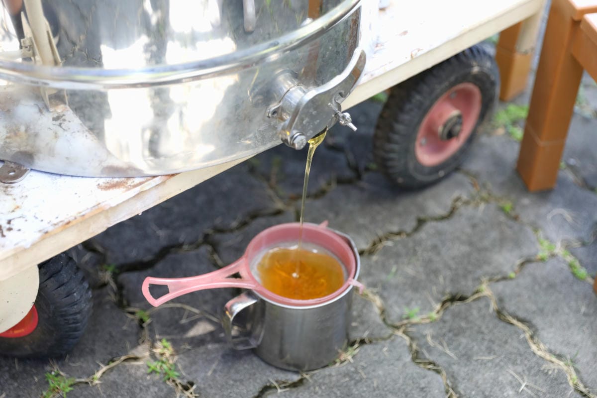新竹親子旅遊景點推薦! 愛蜂園 蜜蜂生態導覽,小蜂農體驗親手採蜂蜜 新竹伴手禮蜂蜜.蜂蜜氣泡水.蜂蜜啤酒 - 第27張圖 新竹親子旅遊景點推薦! 愛蜂園 蜜蜂生態導覽,小蜂農體驗親手採蜂蜜 新竹伴手禮蜂蜜.蜂蜜氣泡水.蜂蜜啤酒