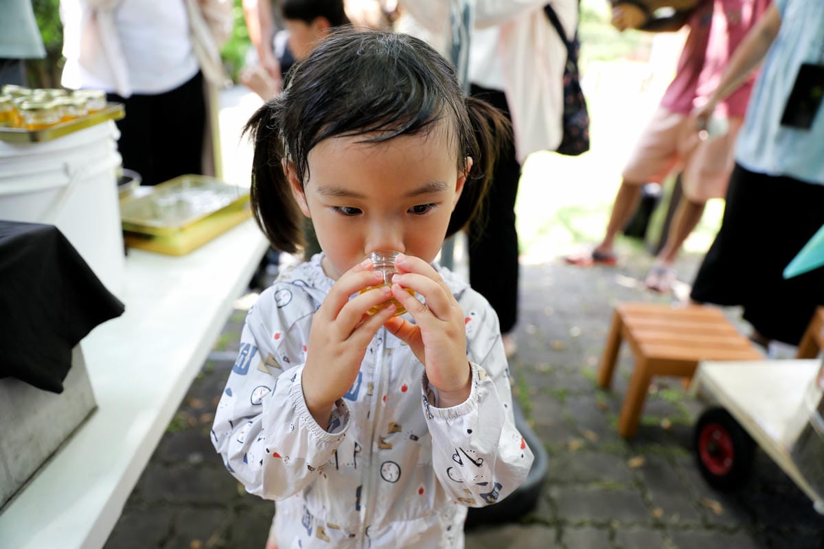 新竹親子旅遊景點推薦! 愛蜂園 蜜蜂生態導覽,小蜂農體驗親手採蜂蜜 新竹伴手禮蜂蜜.蜂蜜氣泡水.蜂蜜啤酒 - 第30張圖 新竹親子旅遊景點推薦! 愛蜂園 蜜蜂生態導覽,小蜂農體驗親手採蜂蜜 新竹伴手禮蜂蜜.蜂蜜氣泡水.蜂蜜啤酒
