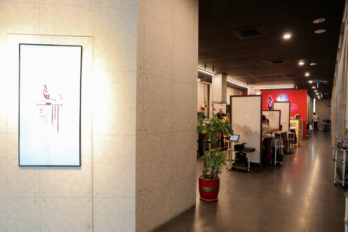 台南安平川菜推薦! LA時尚川菜墨川 四川樟茶烤鴨(安平店) 台南中式餐廳聚餐吃烤鴨,一鴨四吃超美味~ - 第3張圖 台南安平川菜推薦! LA時尚川菜墨川 四川樟茶烤鴨(安平店) 台南中式餐廳聚餐吃烤鴨,一鴨四吃超美味~