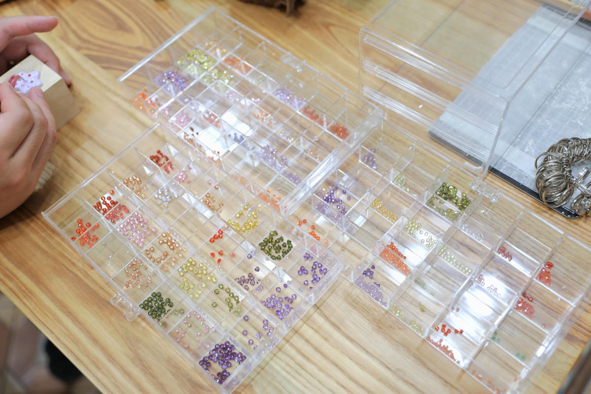 台北銀黏土寶石戒指DIY體驗課程推薦! Does Art 都是藝術 晴光店 可同時體驗手作簇絨地毯DIY課程~