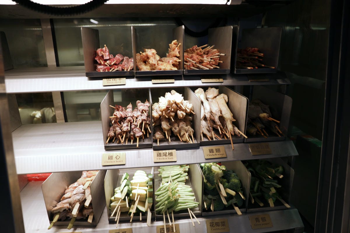 新莊美食 連鎖串燒居酒屋品牌柒息地串燒居酒屋新莊中華店 19元起平價串燒外帶推薦! 最用心的烤肉醬,喝生啤配串燒最對味!