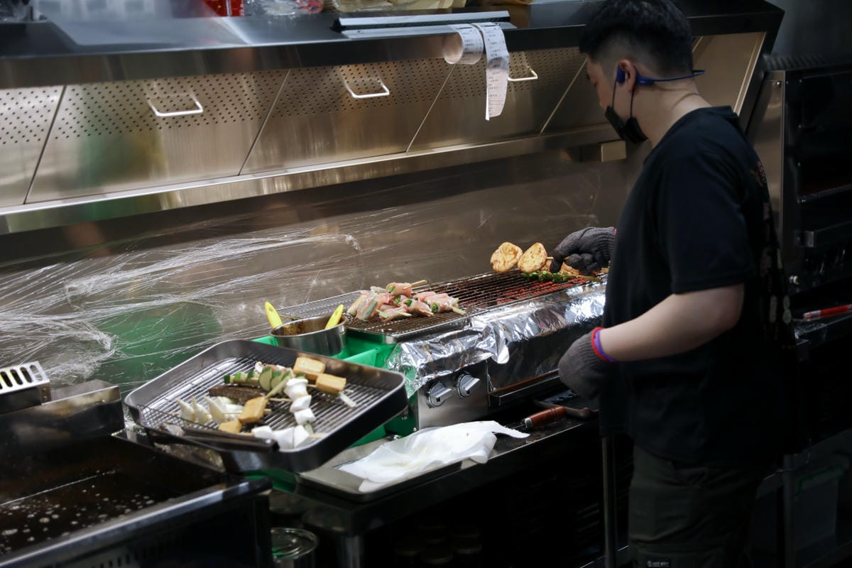 新莊美食 連鎖串燒居酒屋品牌柒息地串燒居酒屋新莊中華店 19元起平價串燒外帶推薦! 最用心的烤肉醬,喝生啤配串燒最對味!