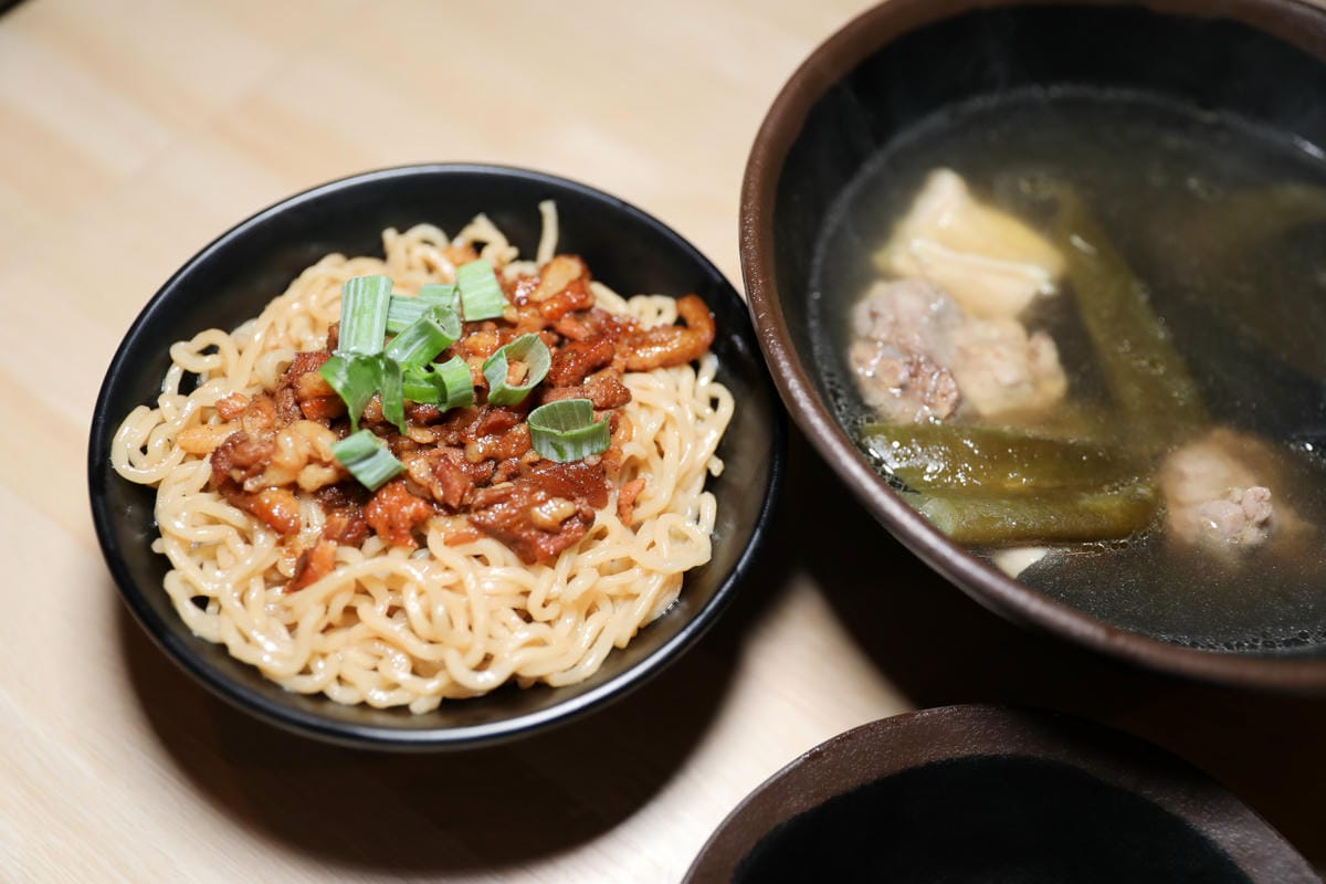 新莊美食 連鎖串燒居酒屋品牌柒息地串燒居酒屋新莊中華店 19元起平價串燒外帶推薦! 最用心的烤肉醬,喝生啤配串燒最對味!