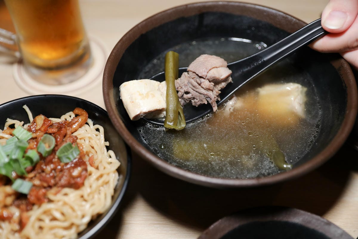 新莊美食 連鎖串燒居酒屋品牌柒息地串燒居酒屋新莊中華店 19元起平價串燒外帶推薦! 最用心的烤肉醬,喝生啤配串燒最對味!