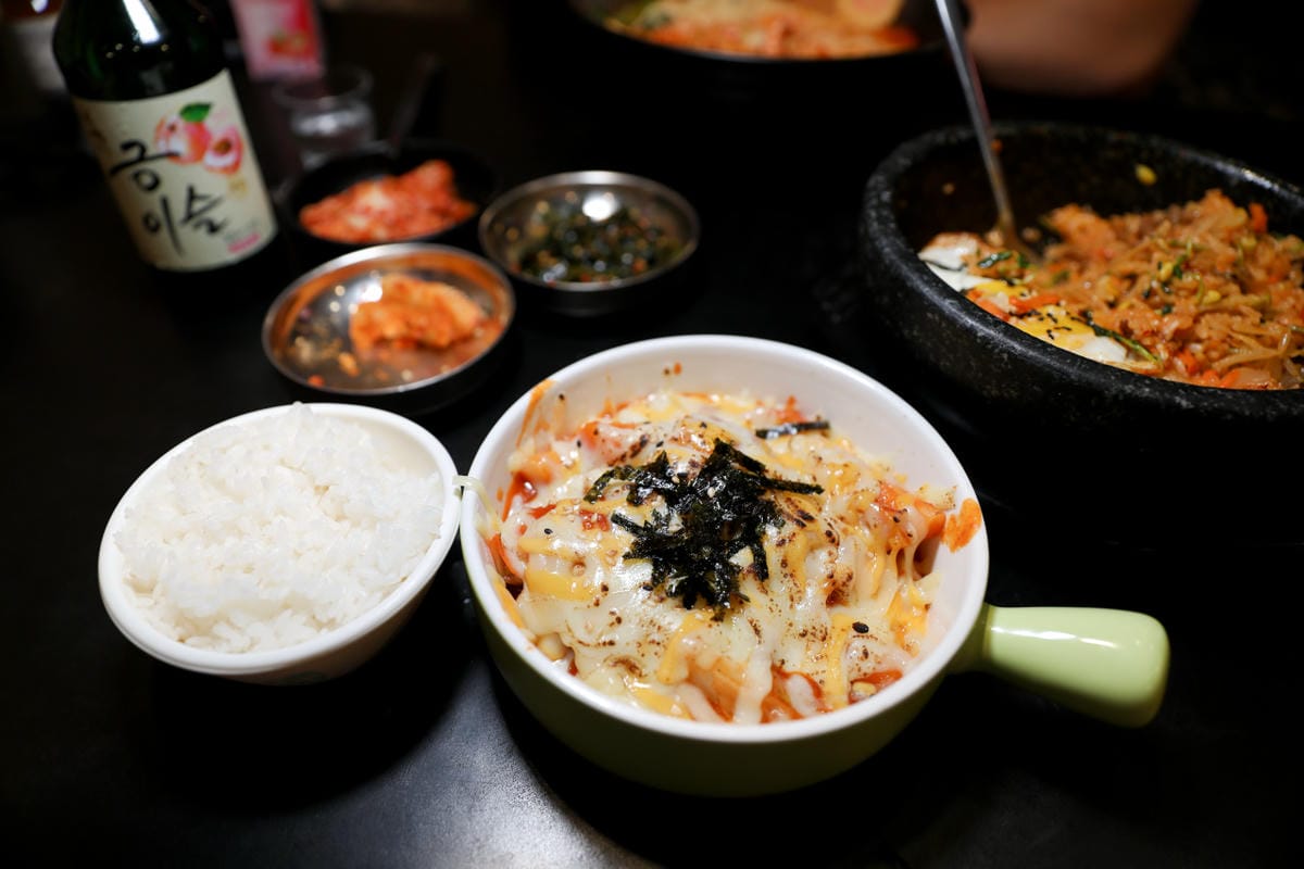 桃園平價韓式料理推薦! 韓歐尼韓式料理(慈文店) 韓國燒酒.起司泡菜石鍋拌飯.海鮮豆腐鍋.辣炒年糕