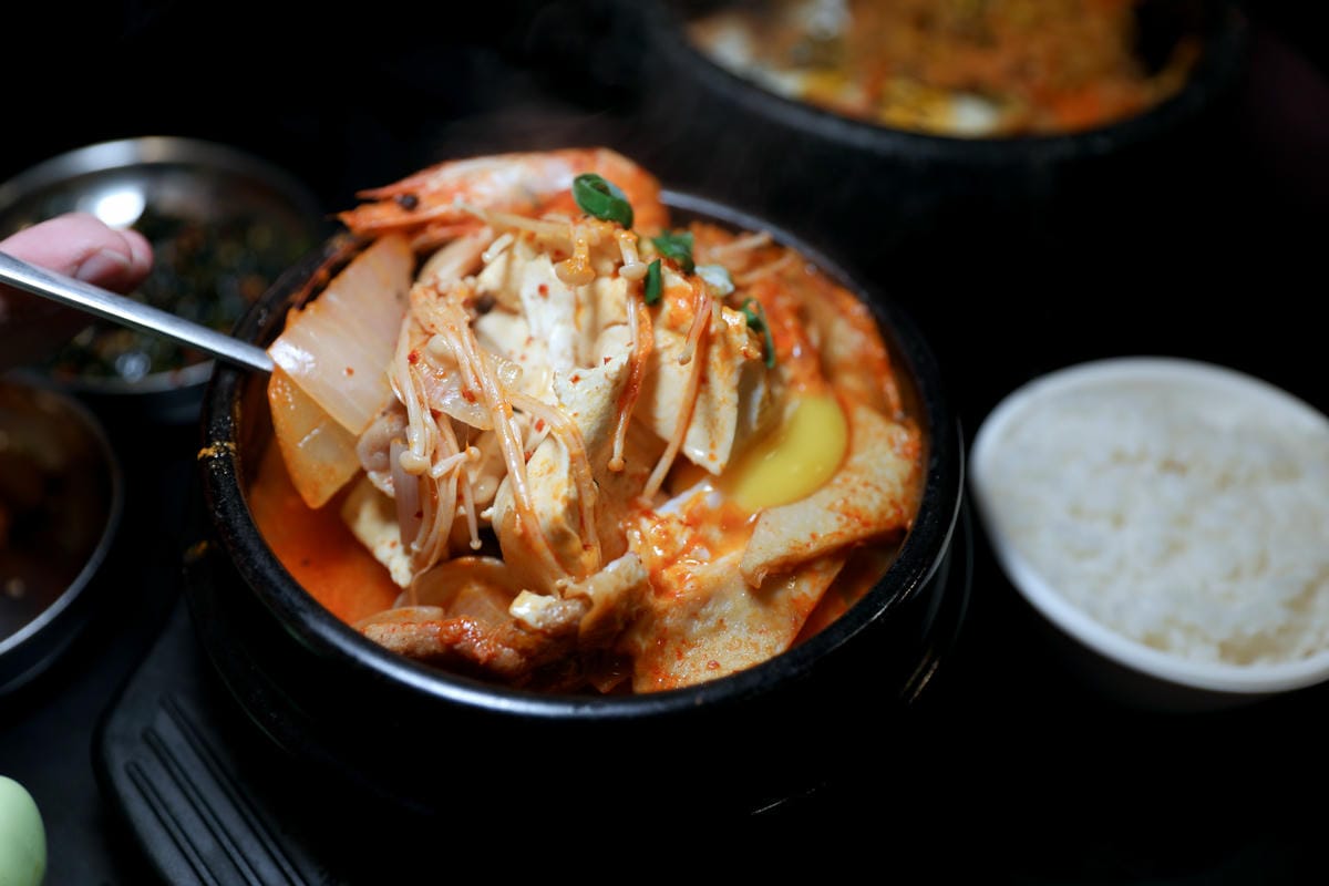 桃園平價韓式料理推薦! 韓歐尼韓式料理(慈文店) 韓國燒酒.起司泡菜石鍋拌飯.海鮮豆腐鍋.辣炒年糕