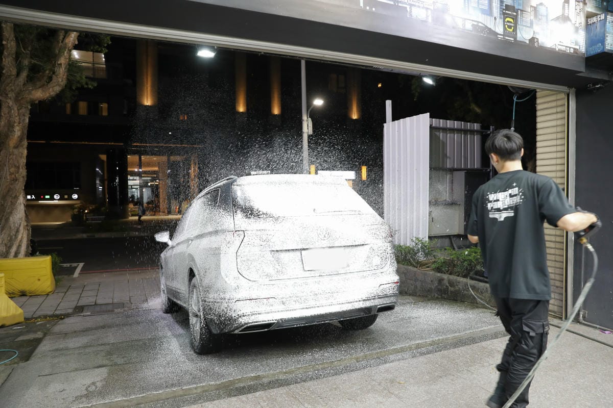林口汽車美容店家推薦! Whippin Paradise 威品天堂車體防護 銀石鍍膜體驗組+玻璃鍍膜 輕鬆保養車漆.雨天視線清晰行車更安全~ - 第16張圖 林口汽車美容店家推薦! Whippin Paradise 威品天堂車體防護 銀石鍍膜體驗組+玻璃鍍膜 輕鬆保養車漆.雨天視線清晰行車更安全~