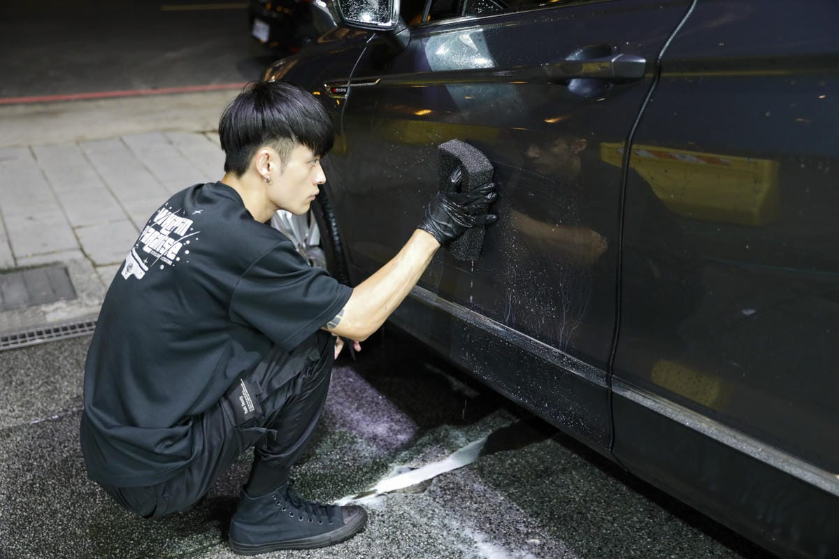 林口汽車美容店家推薦! Whippin Paradise 威品天堂車體防護 銀石鍍膜體驗組+玻璃鍍膜 輕鬆保養車漆.雨天視線清晰行車更安全~ - 第20張圖 林口汽車美容店家推薦! Whippin Paradise 威品天堂車體防護 銀石鍍膜體驗組+玻璃鍍膜 輕鬆保養車漆.雨天視線清晰行車更安全~