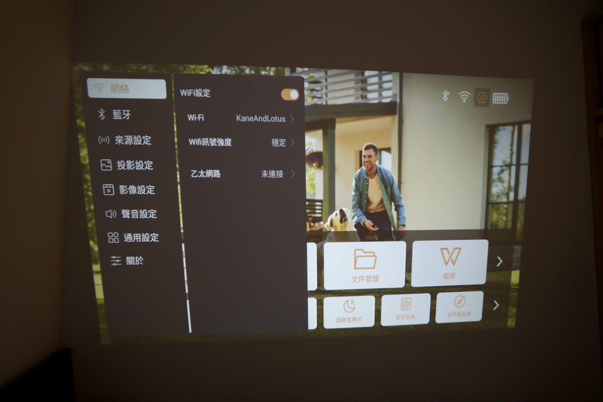 隨身行動投影機 Yaber T2 Plus JBL喇叭支援杜比音效 露營必備投影機推薦! - 第4張圖 隨身行動投影機 Yaber T2 Plus JBL喇叭支援杜比音效 露營必備投影機推薦!