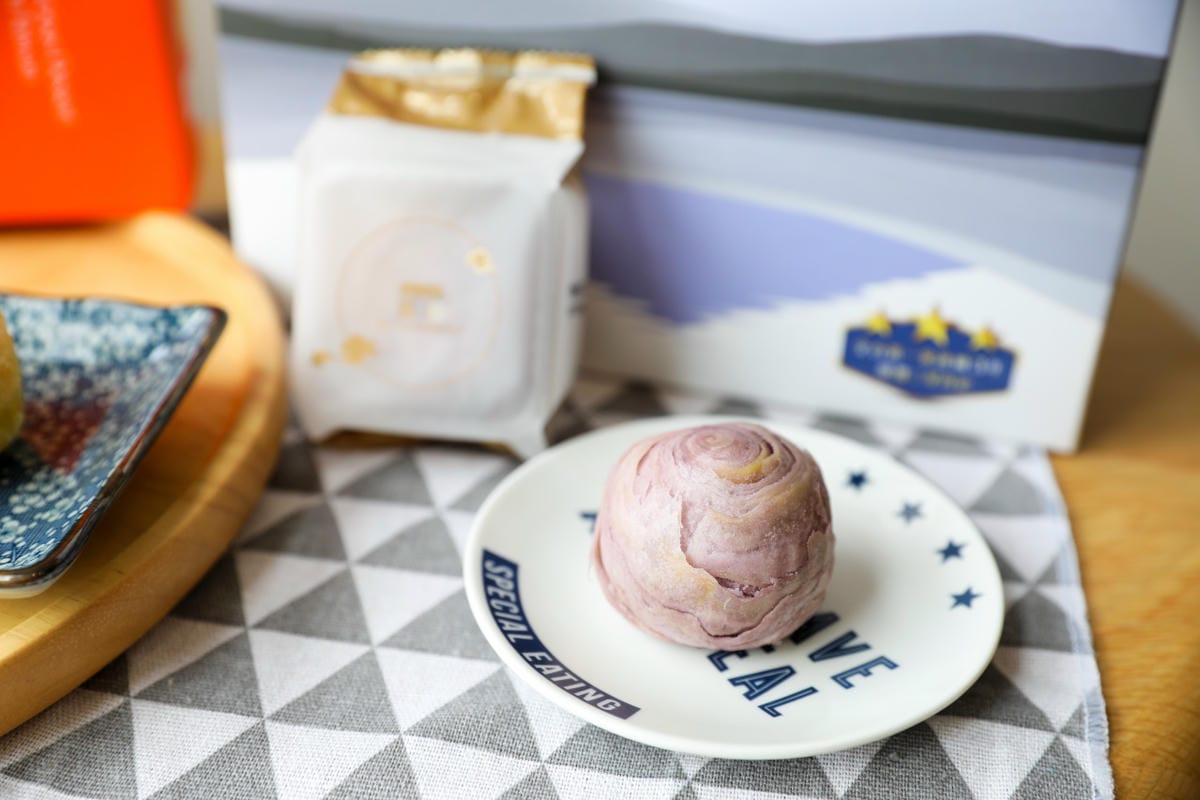 台中伴手禮推薦! 躉泰食品 芋香流芯酥.芋頭酥.蛋黃酥.晶沙酥 2024中秋禮盒推薦! 連續四年榮獲米其林食品評鑑ITQI三星殊榮 - 第7張圖 台中伴手禮推薦! 躉泰食品 芋香流芯酥.芋頭酥.蛋黃酥.晶沙酥 2024中秋禮盒推薦! 連續四年榮獲米其林食品評鑑ITQI三星殊榮