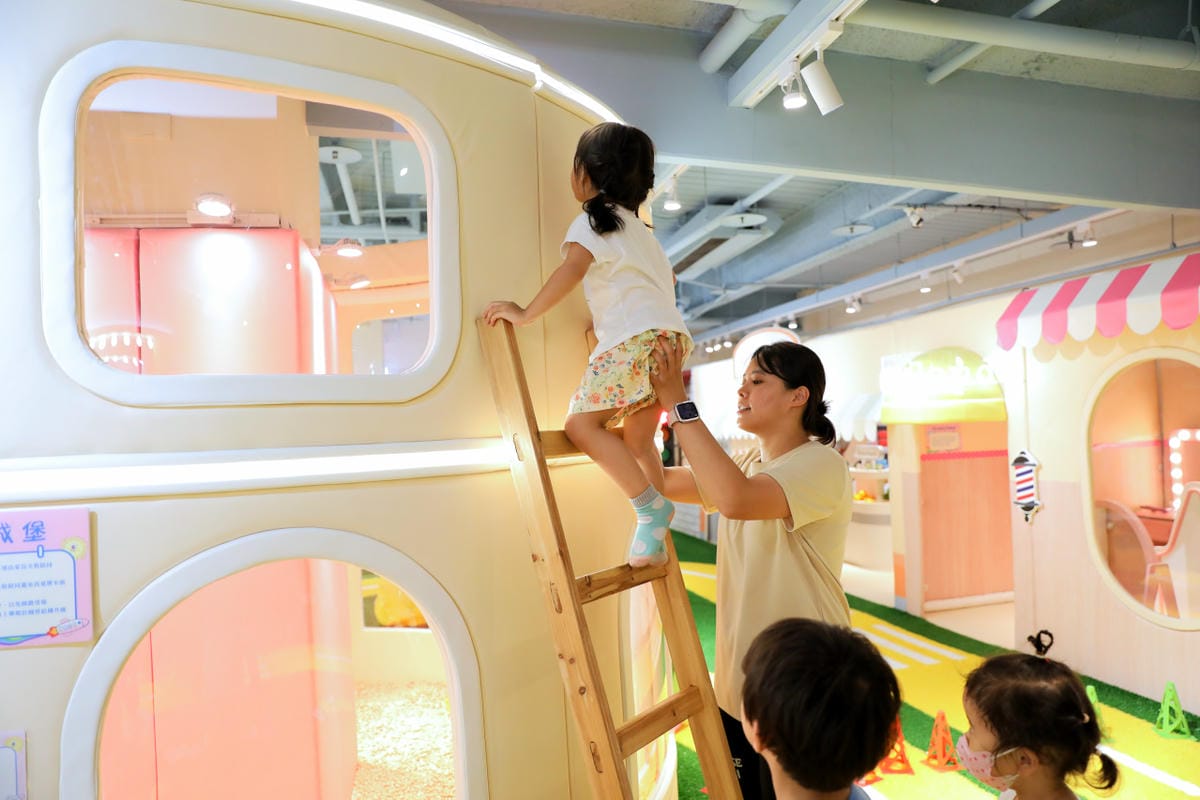 新莊室內兒童遊樂場推薦! 愛寶兒雲夢樂園Babeland 2024新北親子雨備好去處,平日遊玩不限時 球池.溜滑梯.沙坑.小火車.角色扮演,還有豐富主題課程免費參加 - 第46張圖 新莊室內兒童遊樂場推薦! 愛寶兒雲夢樂園Babeland 2024新北親子雨備好去處,平日遊玩不限時 球池.溜滑梯.沙坑.小火車.角色扮演,還有豐富主題課程免費參加