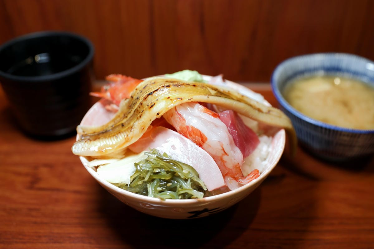 林口生魚片丼飯推薦! 林日式料理 超厚生魚握壽司,驚喜版生魚丼飯 - 第2張圖 林口生魚片丼飯推薦! 林日式料理 超厚生魚握壽司,驚喜版生魚丼飯