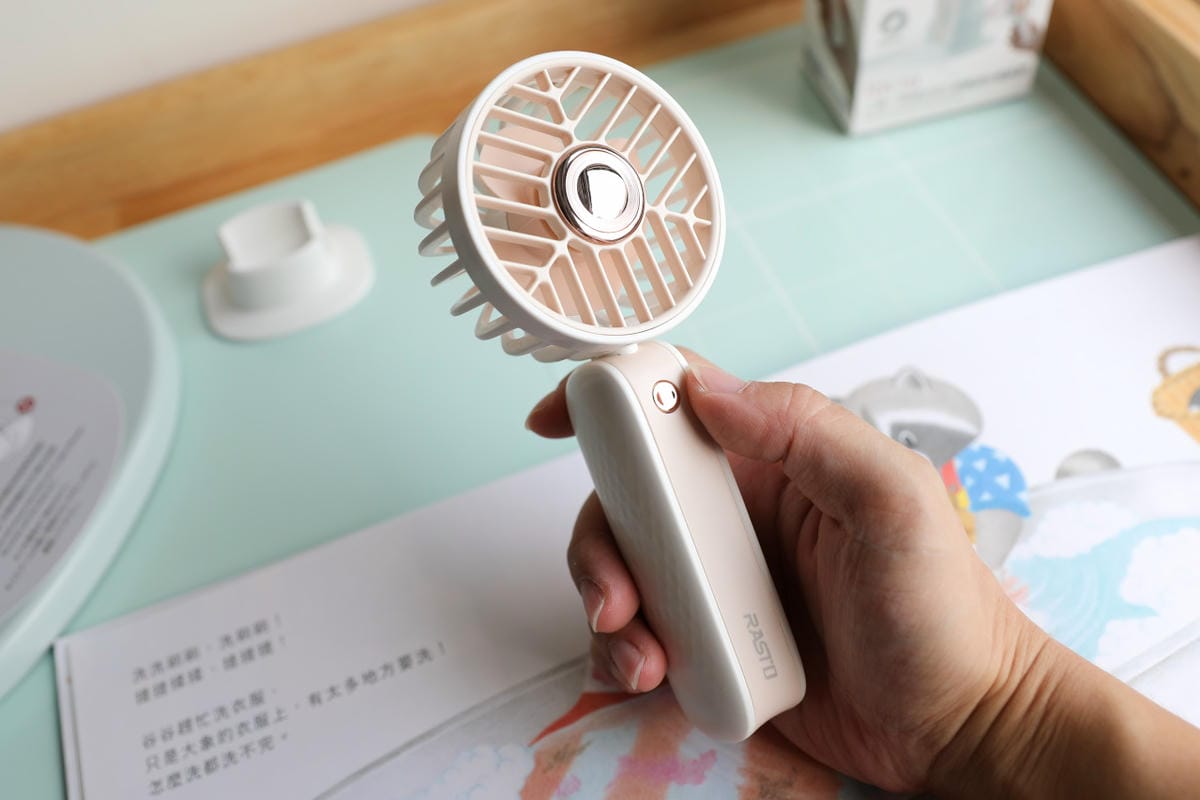 質感3C禮物推薦! RASTO RS60 耳夾式氣傳導電量顯示真無線藍牙5.3耳機+RASTO RK16 二合一手持立式三段風速充電風扇