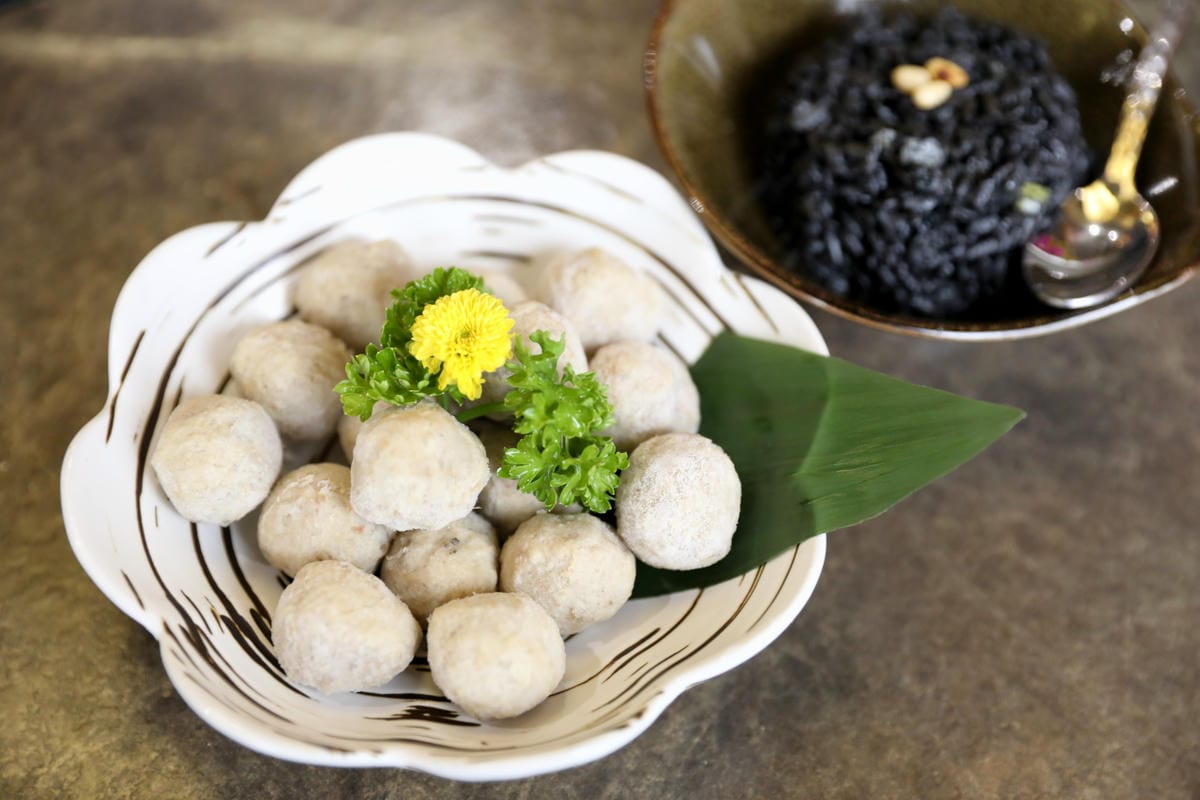 林口麻辣火鍋推薦! 養心殿御膳精緻鍋物(林口店) 高CP值火鍋,林口壽星慶生餐廳推薦! 生日當月送海鮮~