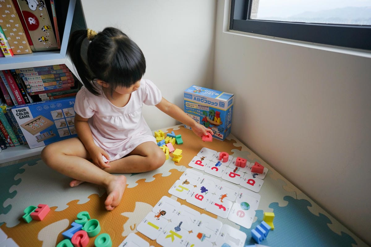 幼兒益智教具推薦! 日本KUMON TOY ABC立體平衡積木 遊戲中輕鬆學英文