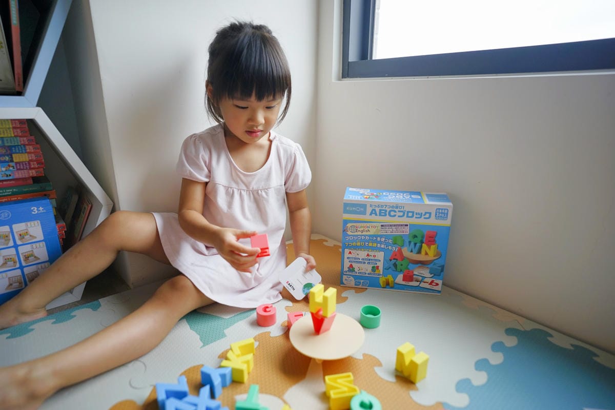 幼兒益智教具推薦! 日本KUMON TOY ABC立體平衡積木 遊戲中輕鬆學英文