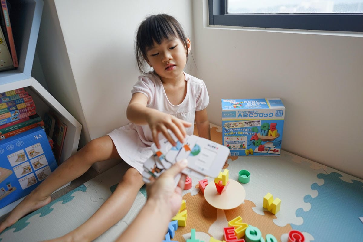 幼兒益智教具推薦! 日本KUMON TOY ABC立體平衡積木 遊戲中輕鬆學英文