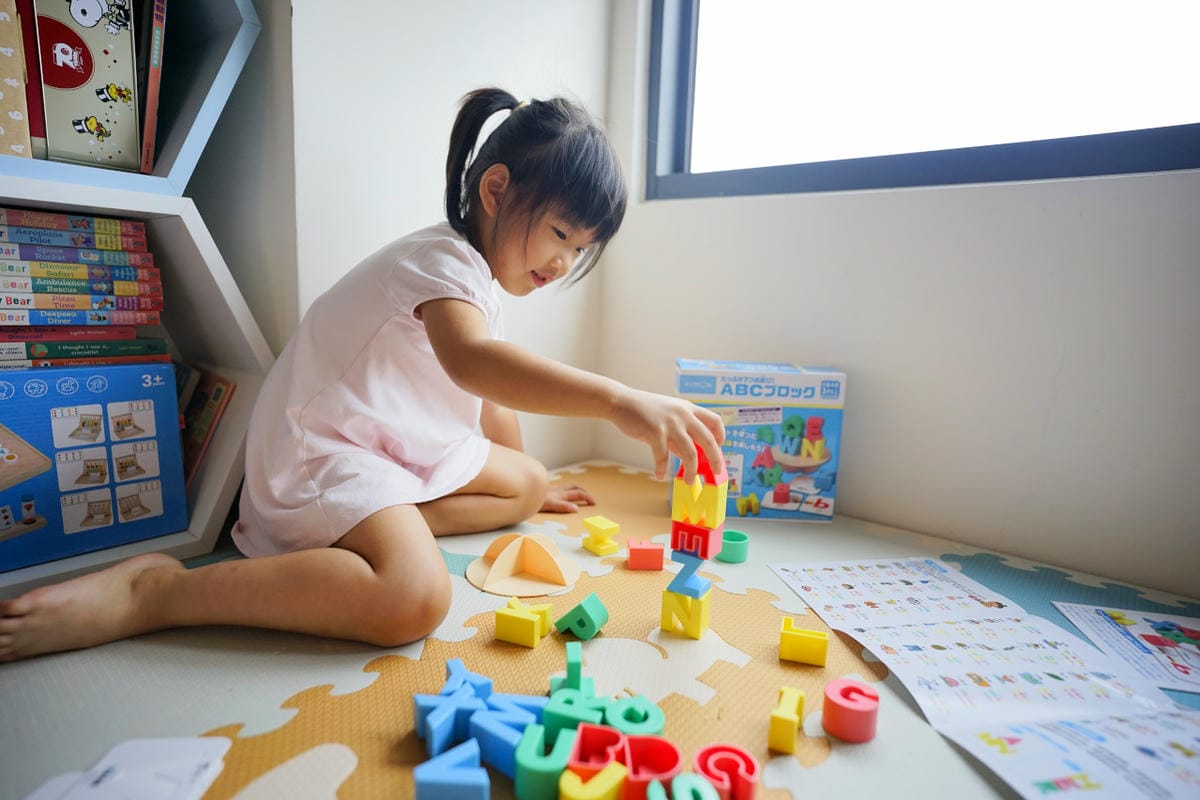 幼兒益智教具推薦! 日本KUMON TOY ABC立體平衡積木 遊戲中輕鬆學英文