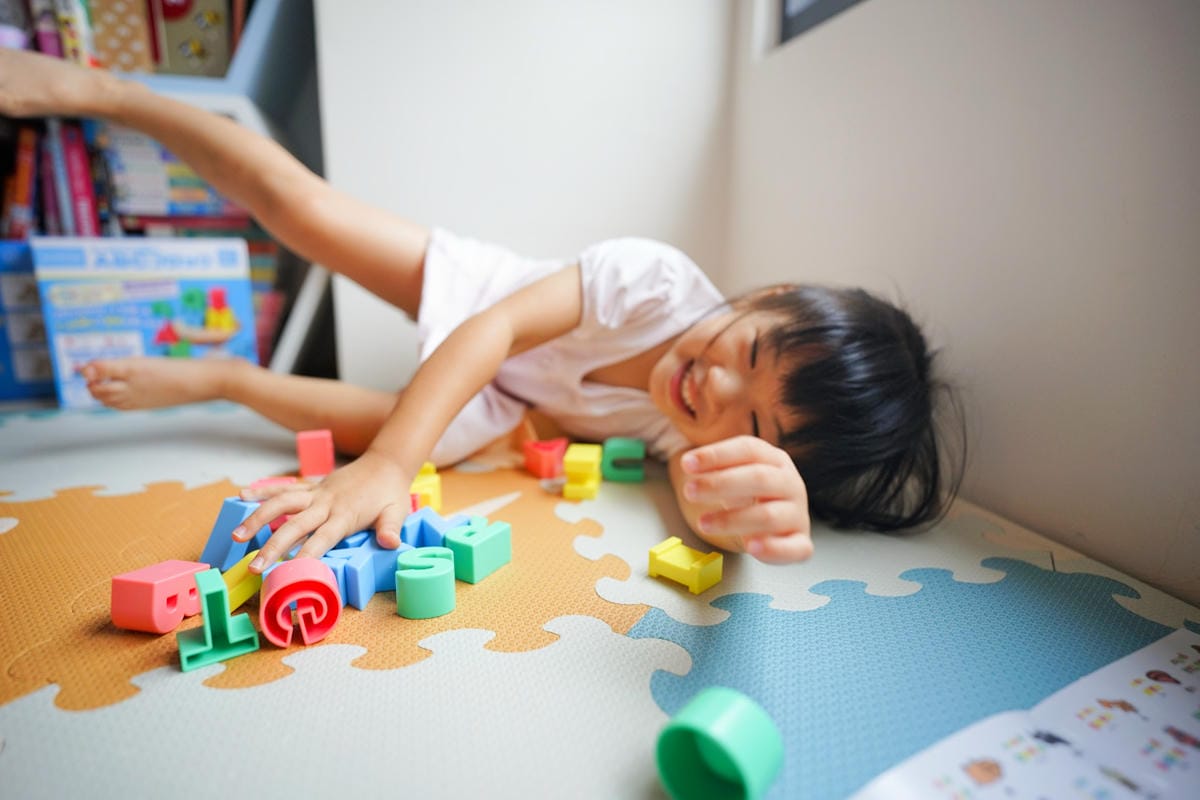 幼兒益智教具推薦! 日本KUMON TOY ABC立體平衡積木 遊戲中輕鬆學英文