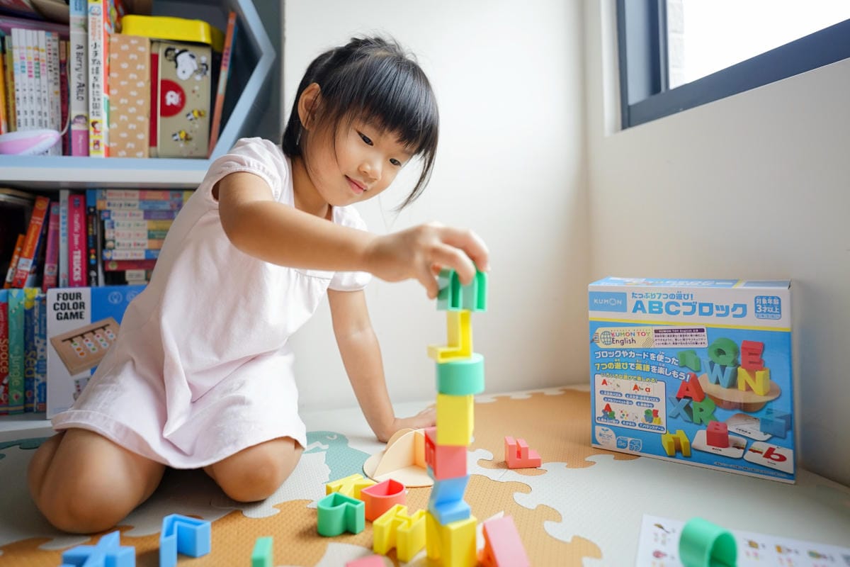 幼兒益智教具推薦! 日本KUMON TOY ABC立體平衡積木 遊戲中輕鬆學英文