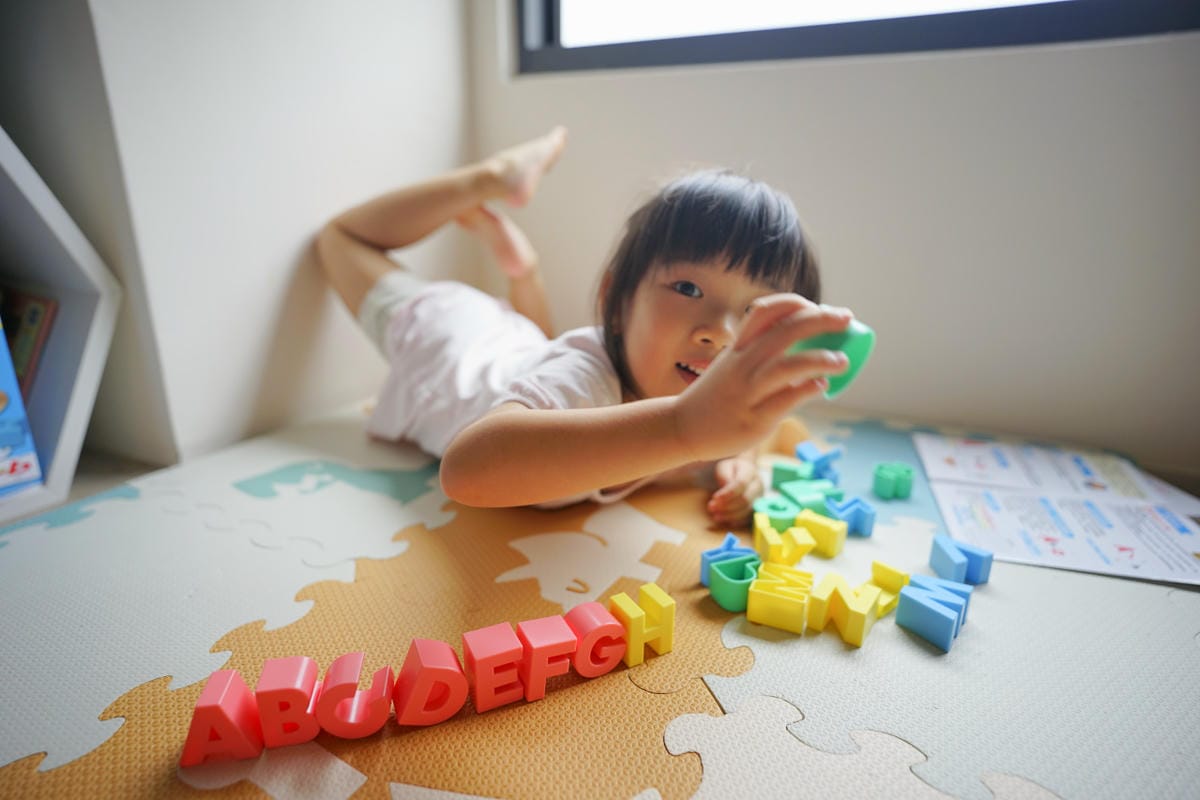 幼兒益智教具推薦! 日本KUMON TOY ABC立體平衡積木 遊戲中輕鬆學英文