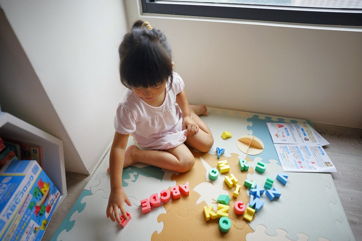 幼兒益智教具推薦! 日本KUMON TOY ABC立體平衡積木 遊戲中輕鬆學英文