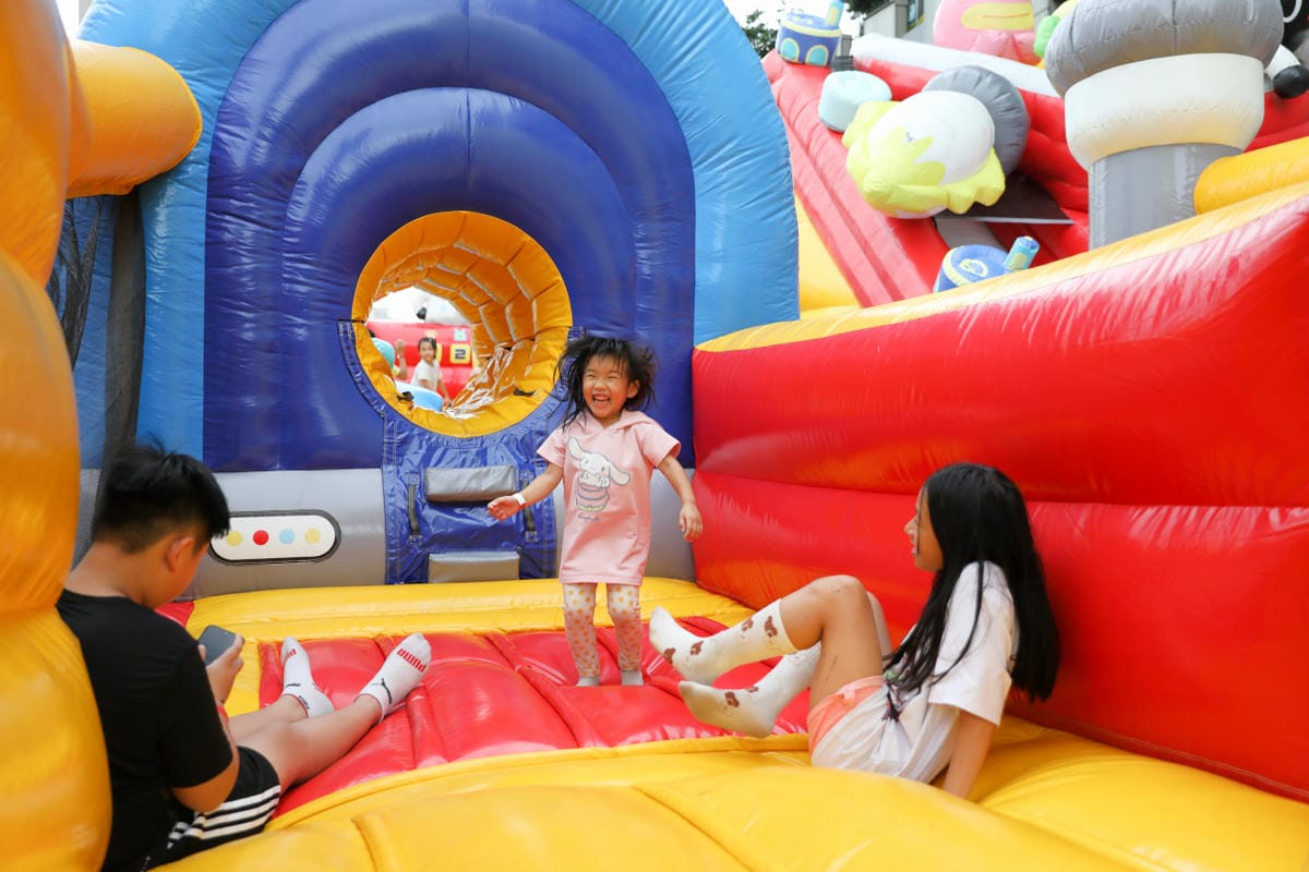 桃知道 2024桃園期間限定兒童氣墊遊樂園 宇宙喵 Kuroro 氣墊樂園 - 第1張圖 桃知道 2024桃園期間限定兒童氣墊遊樂園 宇宙喵 Kuroro 氣墊樂園