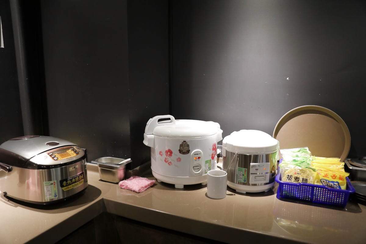 真香石頭火鍋 林口聚餐好去處,石頭火鍋推薦! 傳統沙茶火鍋,自助飲料吧