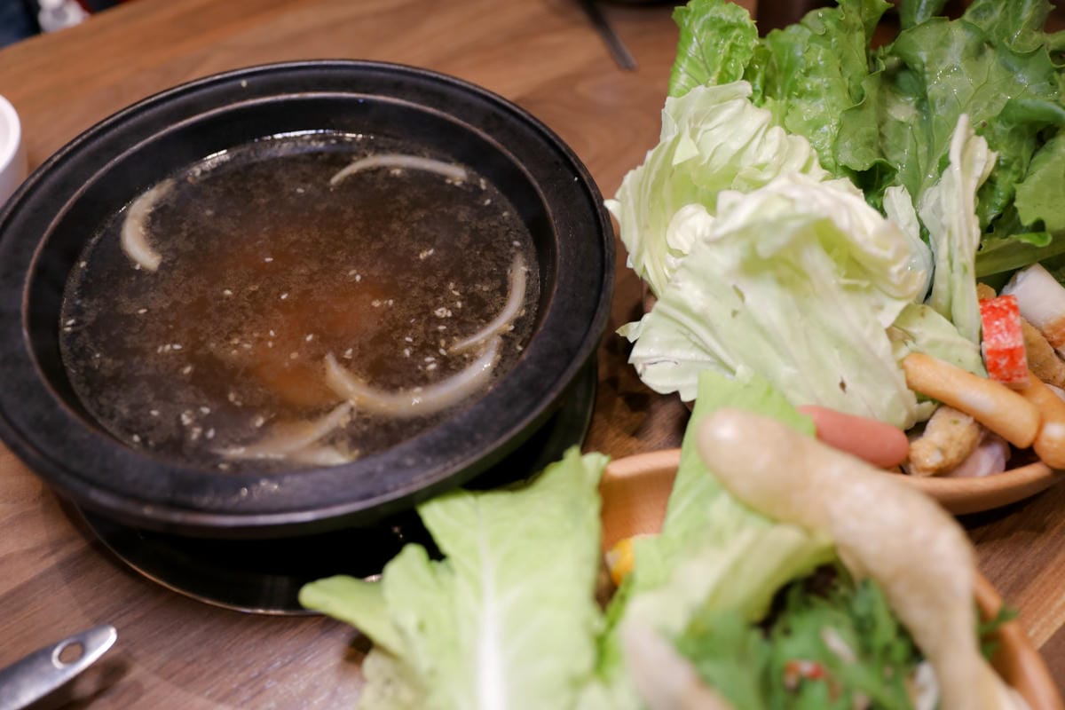 台南安平火鍋餐廳 新垣祖鍋物(安平店) 天然蔬果湯頭石頭火鍋.自助吧吃到飽無限量供應 - 第14張圖 台南安平火鍋餐廳 新垣祖鍋物(安平店) 天然蔬果湯頭石頭火鍋.自助吧吃到飽無限量供應